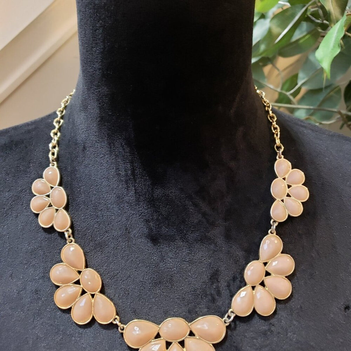 Women Fashion Peach Gemstone Statement Elegant Necklace Jewelry w/ Lobster Clasp