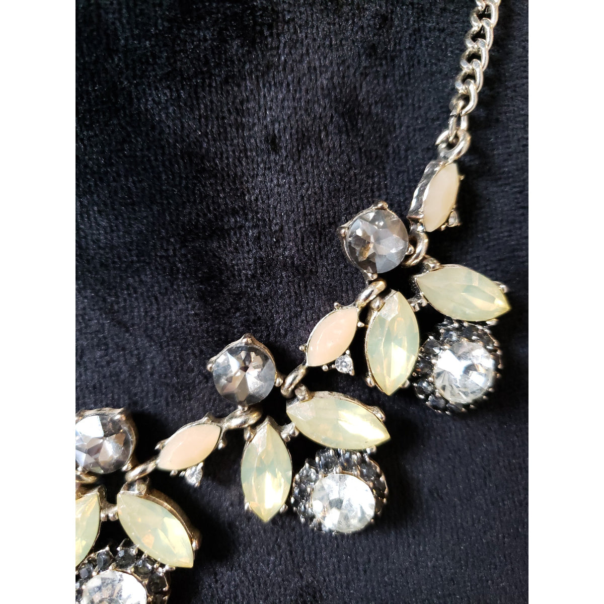 Vintage Style Statement Necklace Gold Chain Clear Crystal Floral Pendant Jewelry