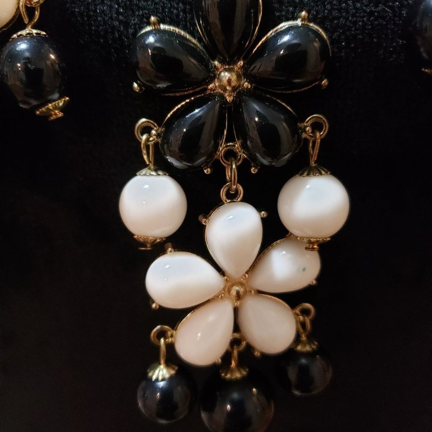 Womens Fashion Black White Flower & Beaded Collar Necklace with Lobster Clasp