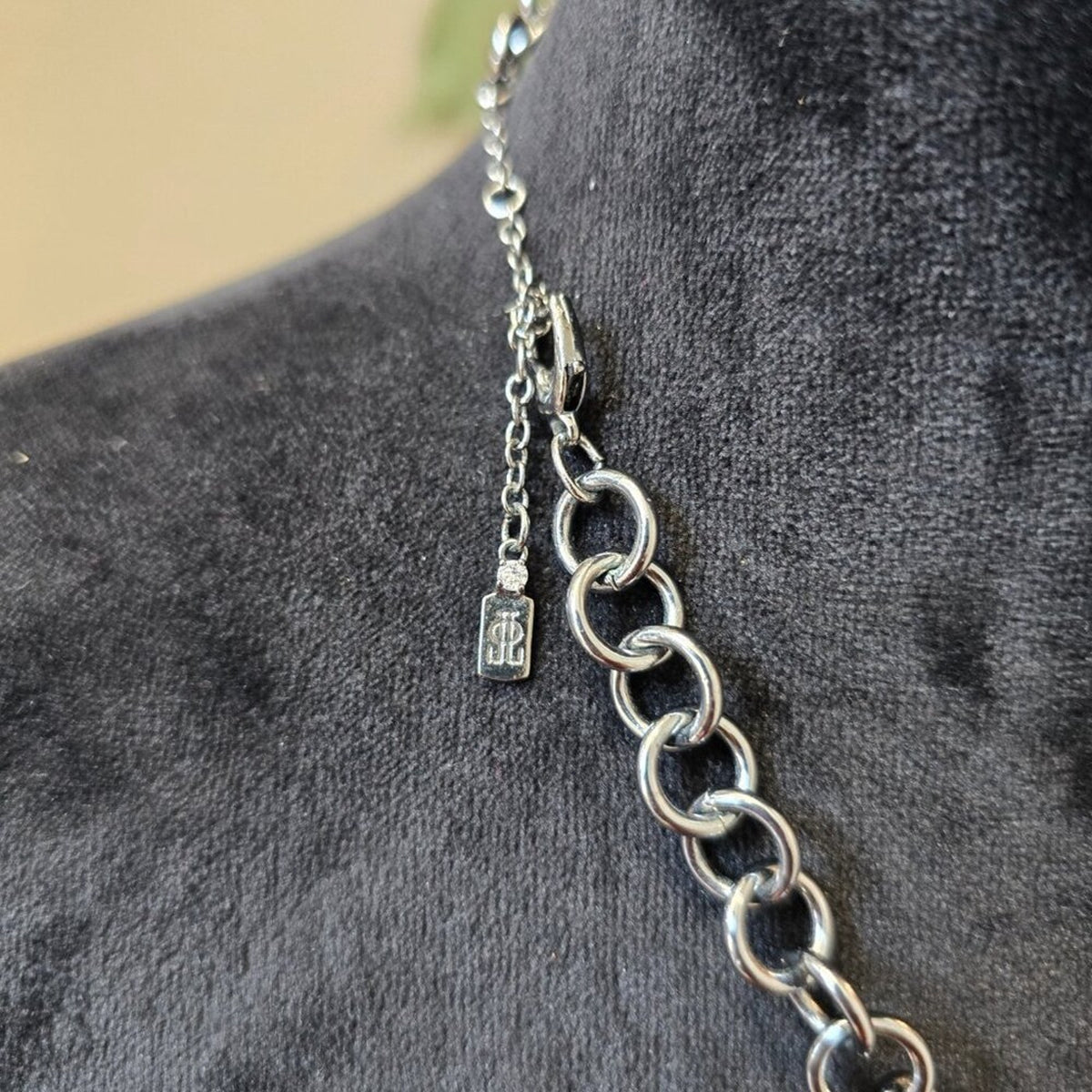Women Silver Tone Chain Clear Teardrop Crystal Charm Necklace with Lobster Clasp