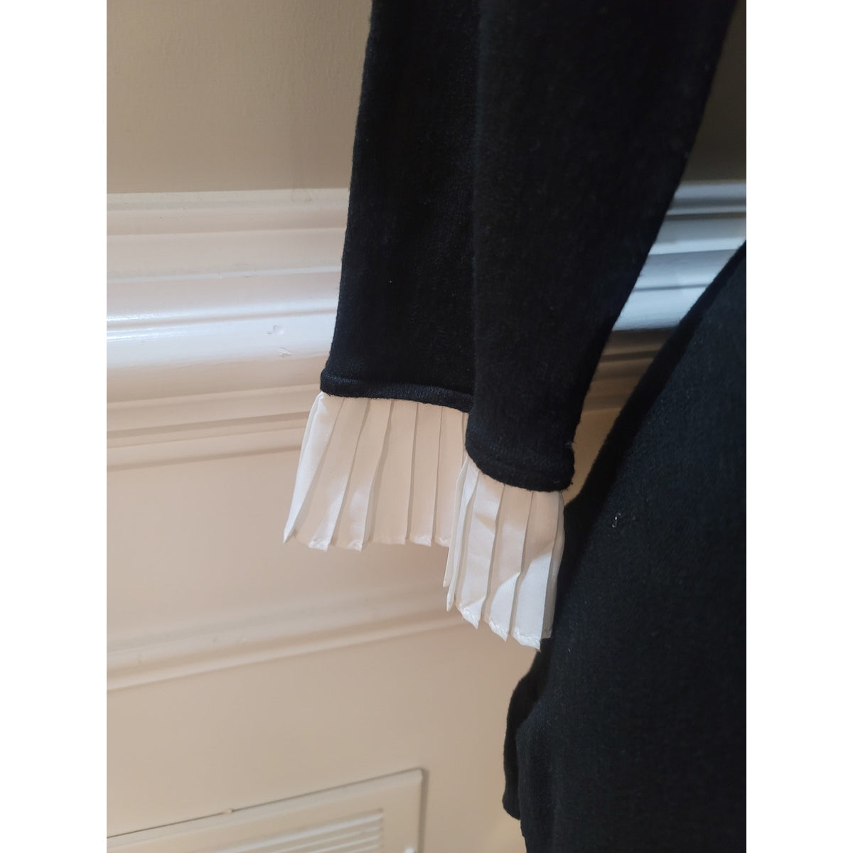 Vida Milani Pullover Sweater Women's Medium Black/White Pleated Cuff Side Slit