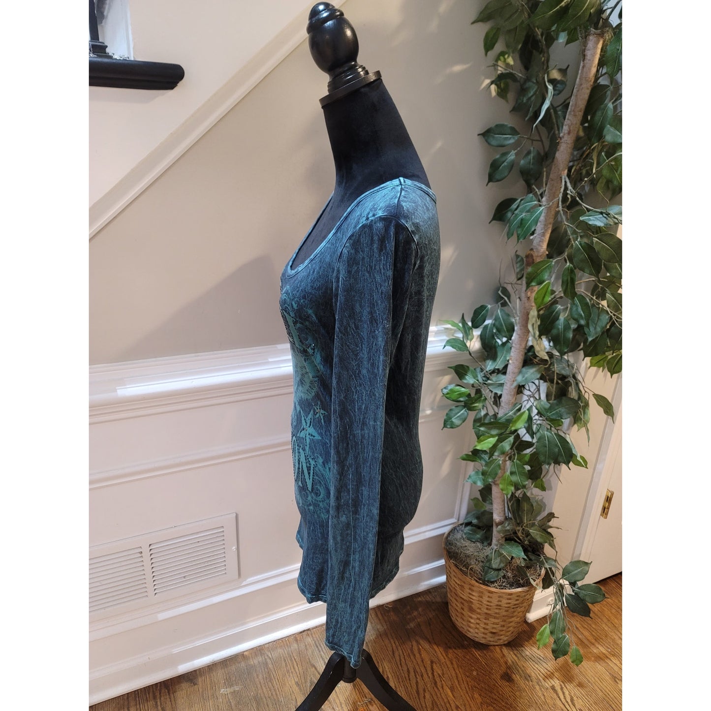 Daytrip Women’s Medium Blue Rebel Nation Graphic Long Sleeve Burnout Tee Shirt