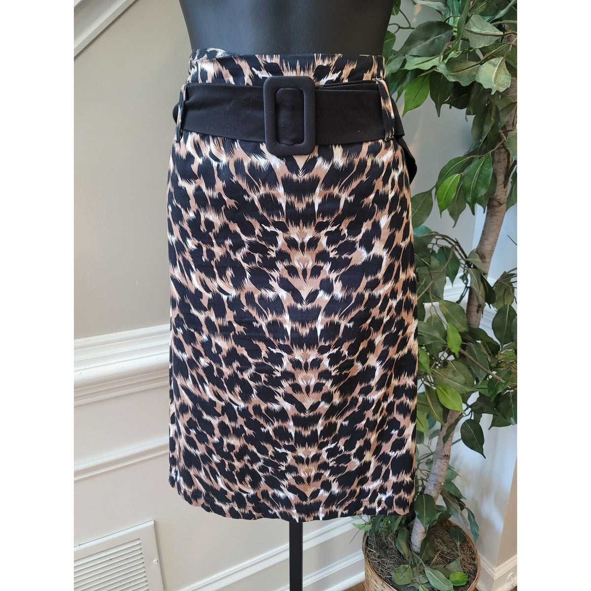 Courtenay Skirt Suit Women's SZ 16 Black/Beige Animal Print Belted Short Sleeve