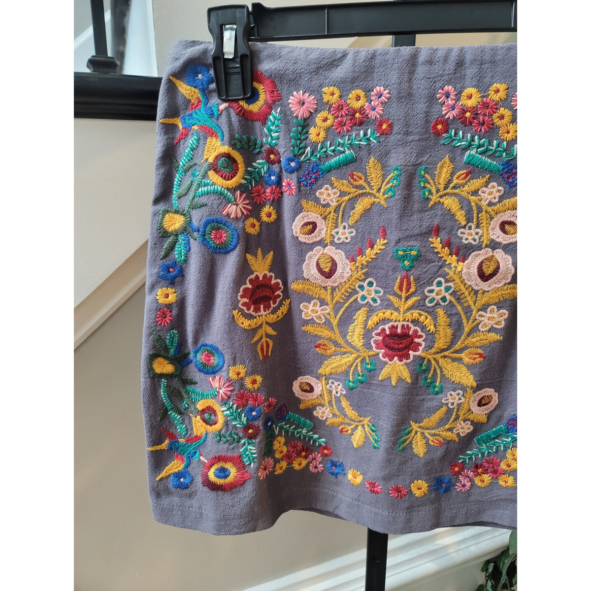 Umgee Mini Skirt Women's Small Gray Floral Embroidered Fully Lined Back Zipper