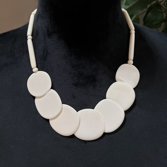 Womens Fashion White Shell Circle Discs Beads Collar Necklace with Barrel Clasp