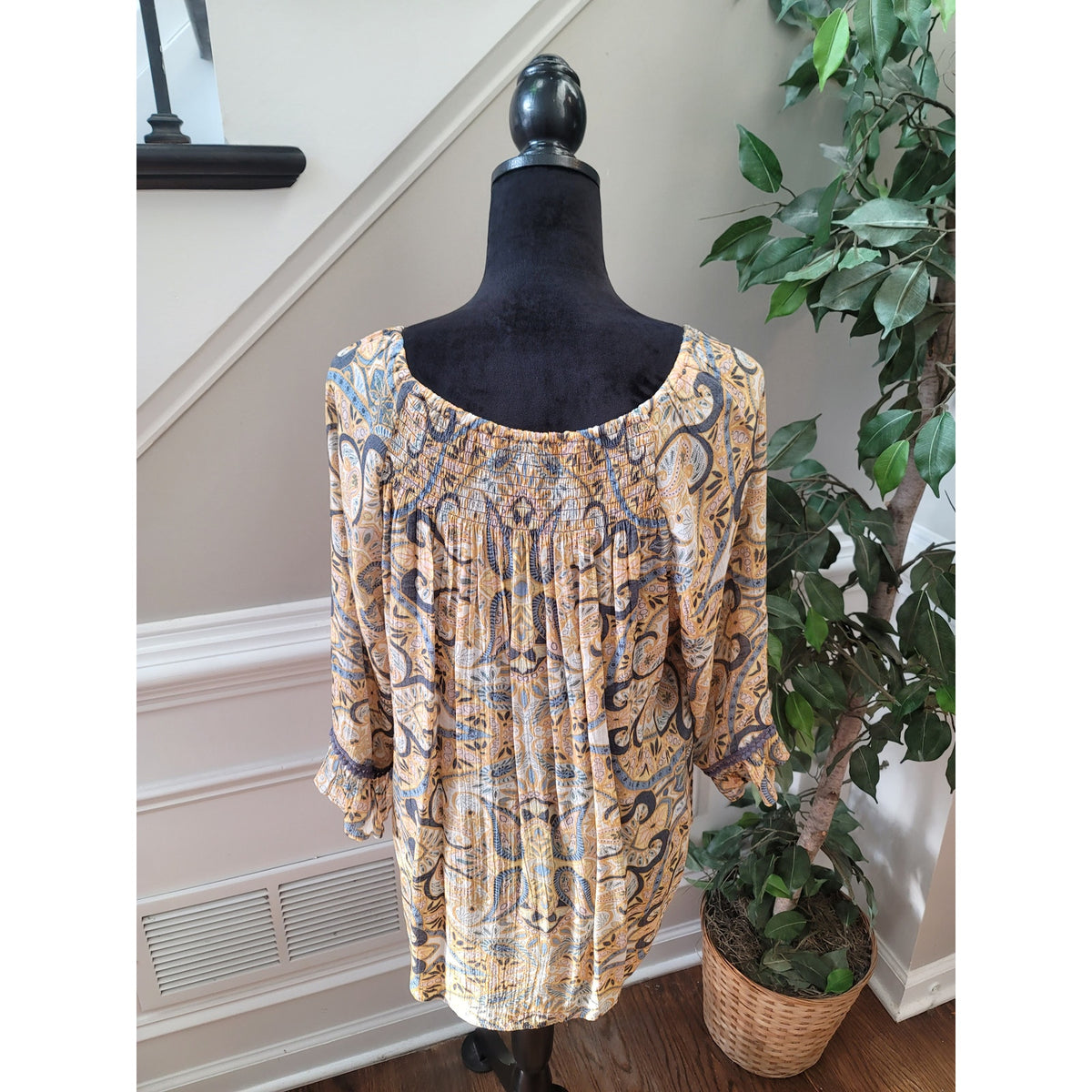 New Directions Blouse 1X Multi Paisley Smocked Scoop Curved Long Sleeve Pullover