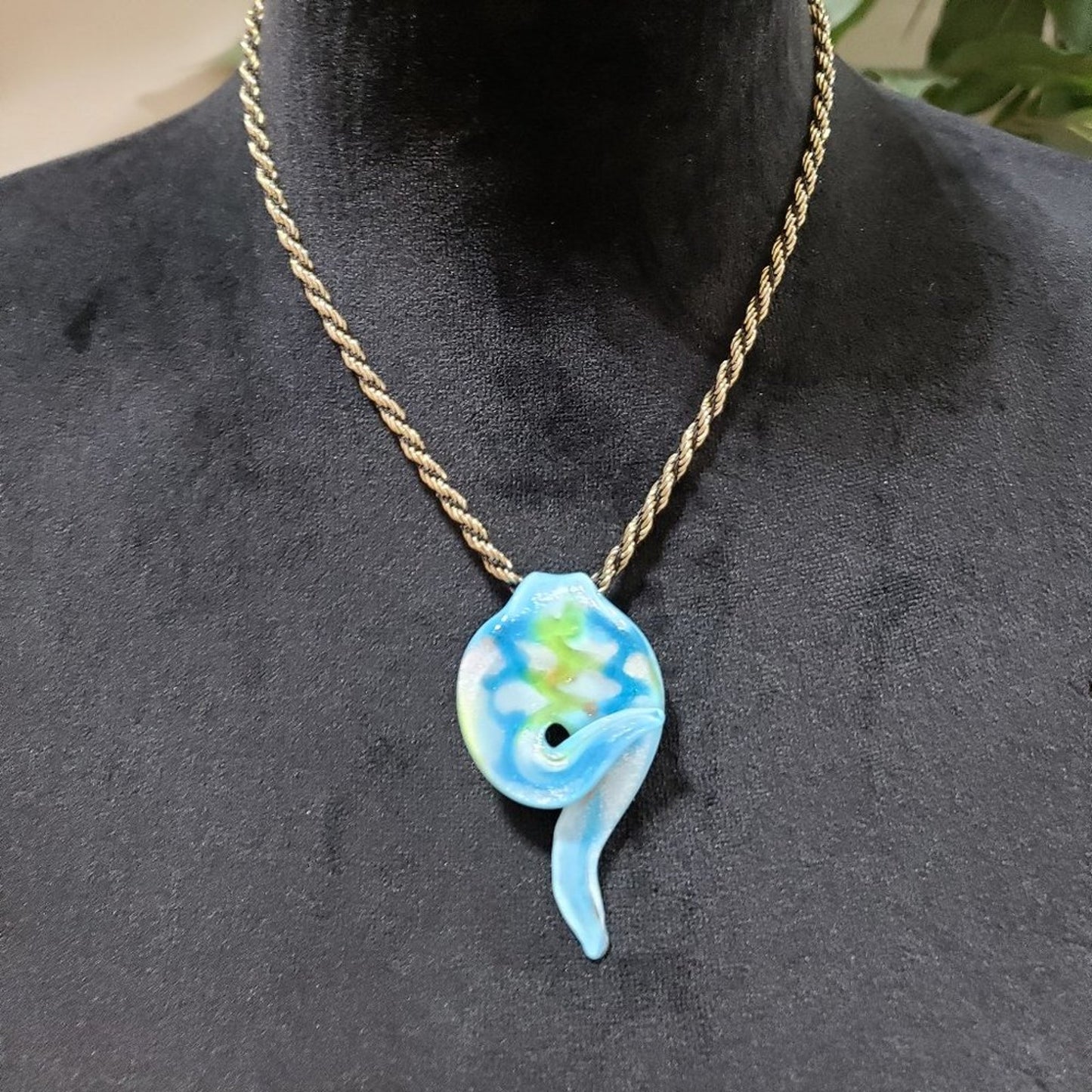 Womens Fashion Beautiful Enamel Charm Pendant Collar Necklace with Round Clasp