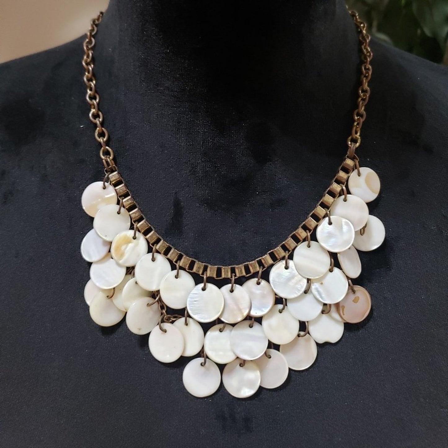 Womens Fashion Mother of Pearl Round Shell Gold Tone Bib Necklace Lobster Clasp