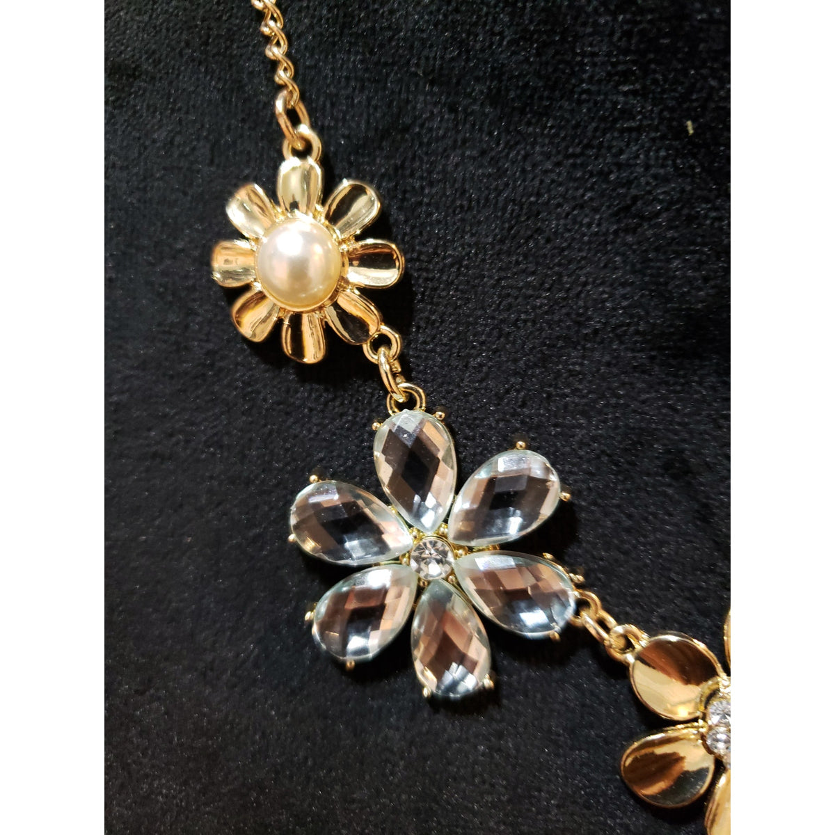 Womens Vintage Enamel Flower Crystal Rhinestones Necklace with Lobster Clasp