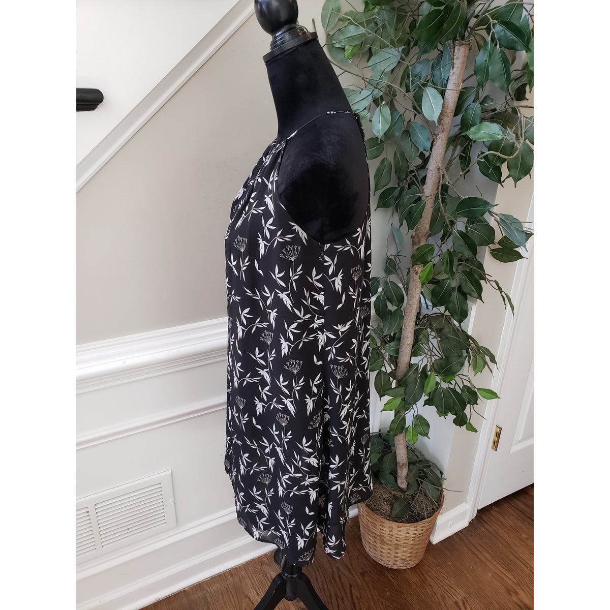 LOFT Shift Dress Womens Size XS Black Floral Casual Lined Halter Neck Sleeveless