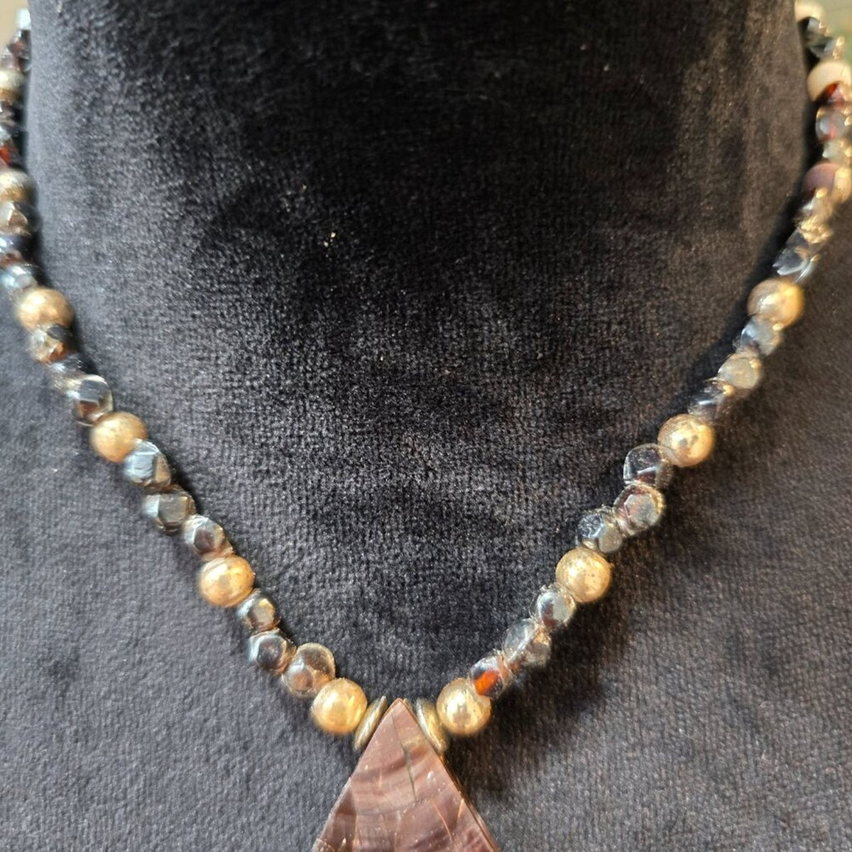 Womens Fashion Brown Banded Agate Pendant Necklace Jewelry with Lobster Clasp