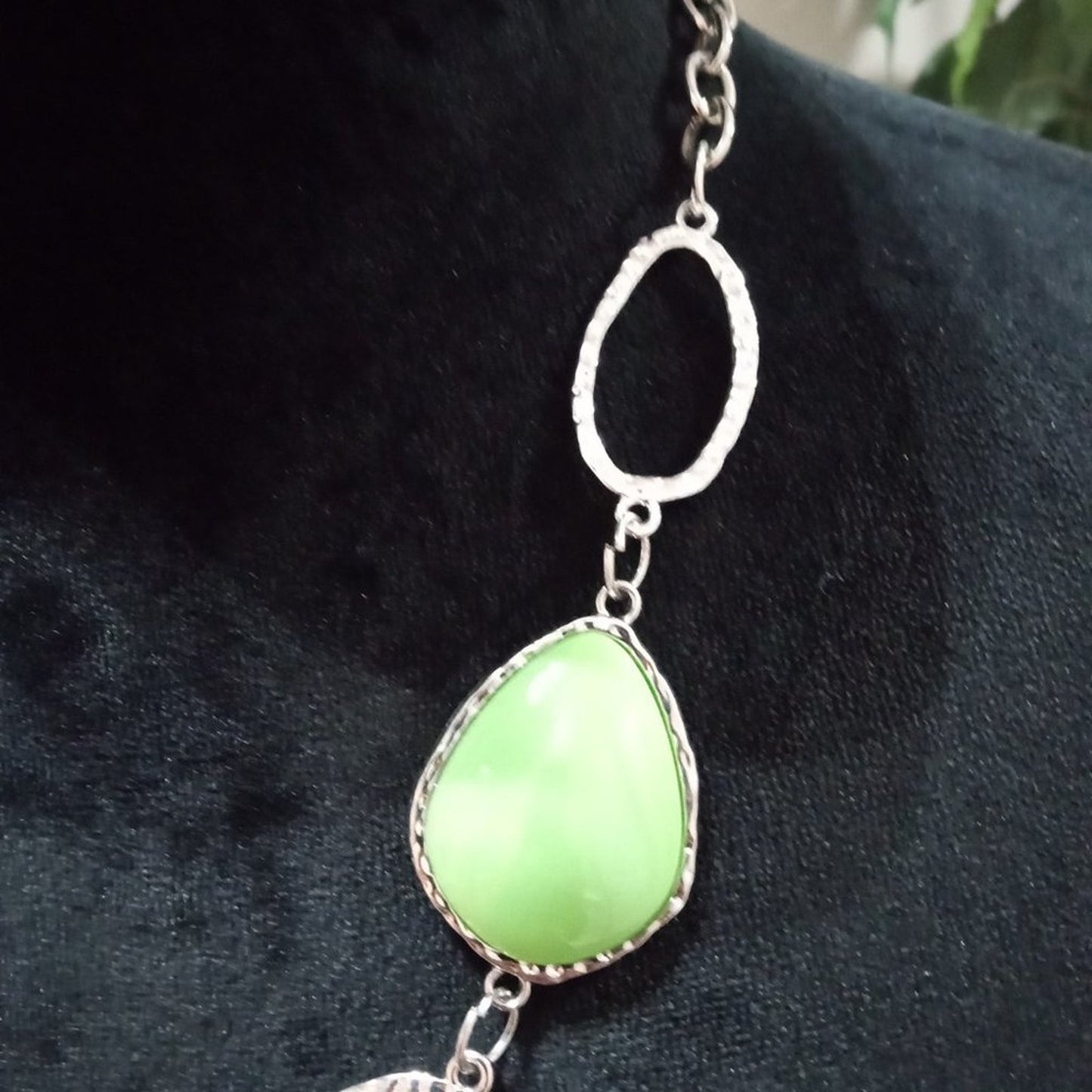 Womens Fashion Silver Hollow Circles Green Rhinestone Beads Necklace w/ Lobster