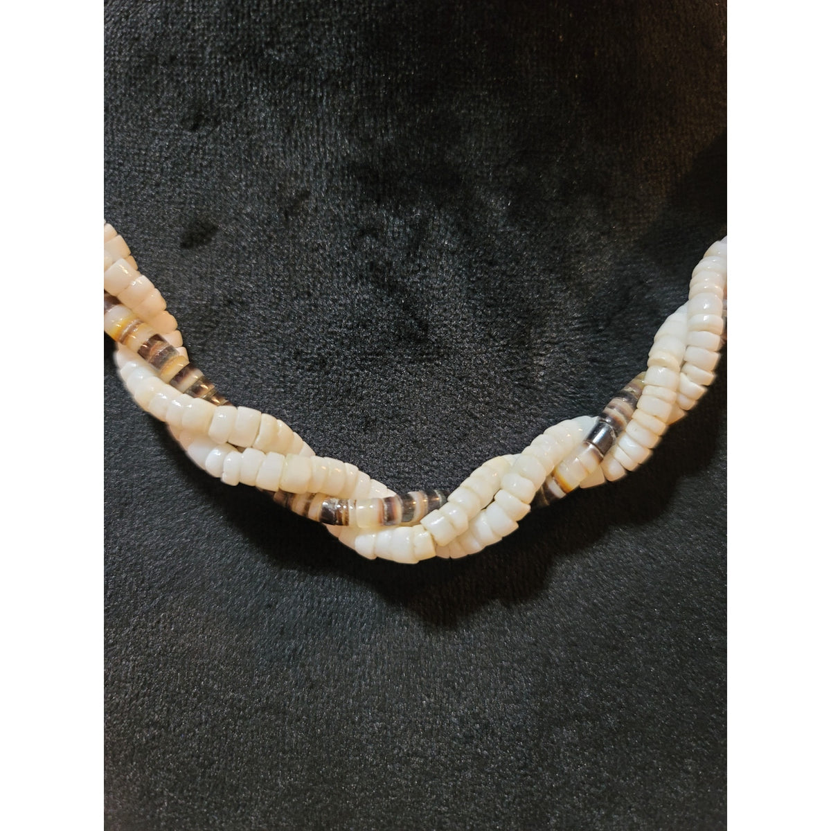 Women’s Natural Shell Beaded Twist Fashion Necklace With Barrel Screw Lock