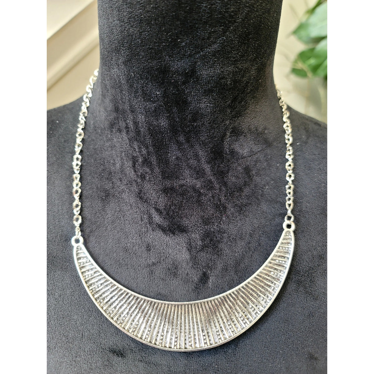 Silver Tone Collar Necklace Textured Fan Statement Bib Boho Jewelry