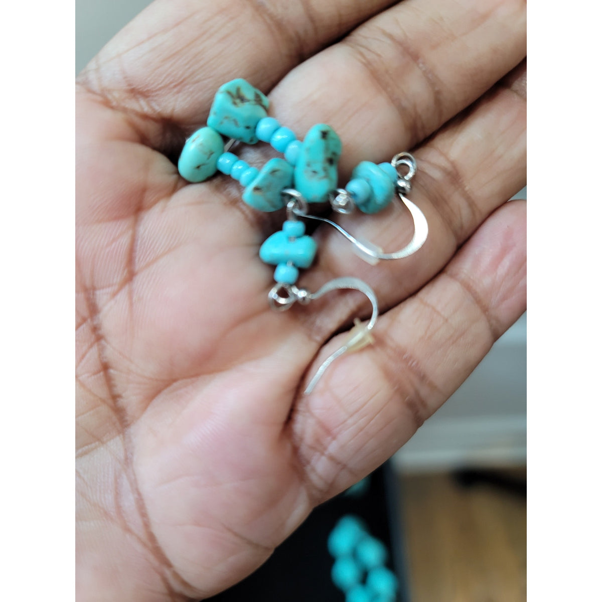 Women's Turquoise Necklace Bracelet And Earrings Jewelry Set With Beaded Design