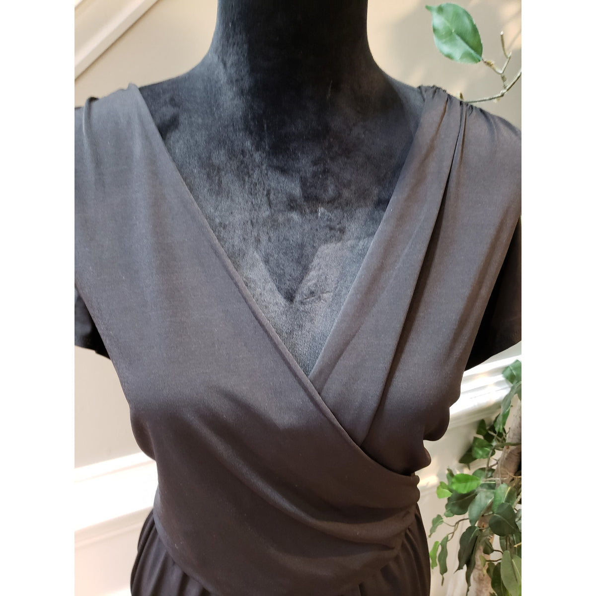 Fashion to Figure Wrap Dress Size 4 (2X) Black Plus Short Sleeve Stretch V Neck