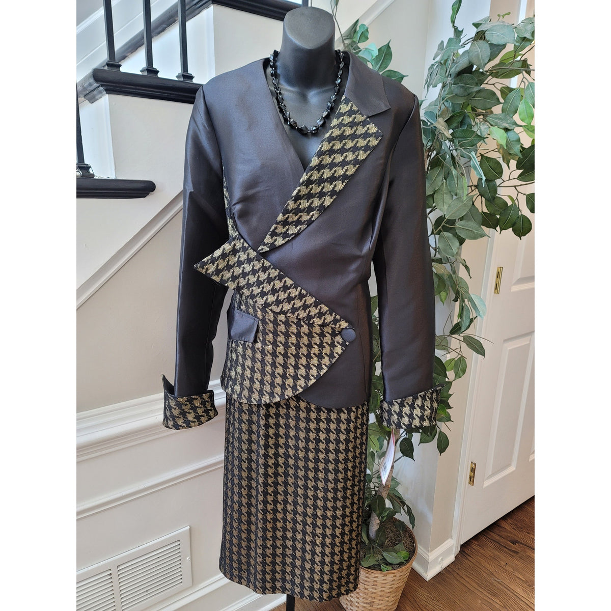 EY Boutique Skirt Suit Women's SZ 16 Black/Tan Houndstooth Fully Lined Fold Cuff
