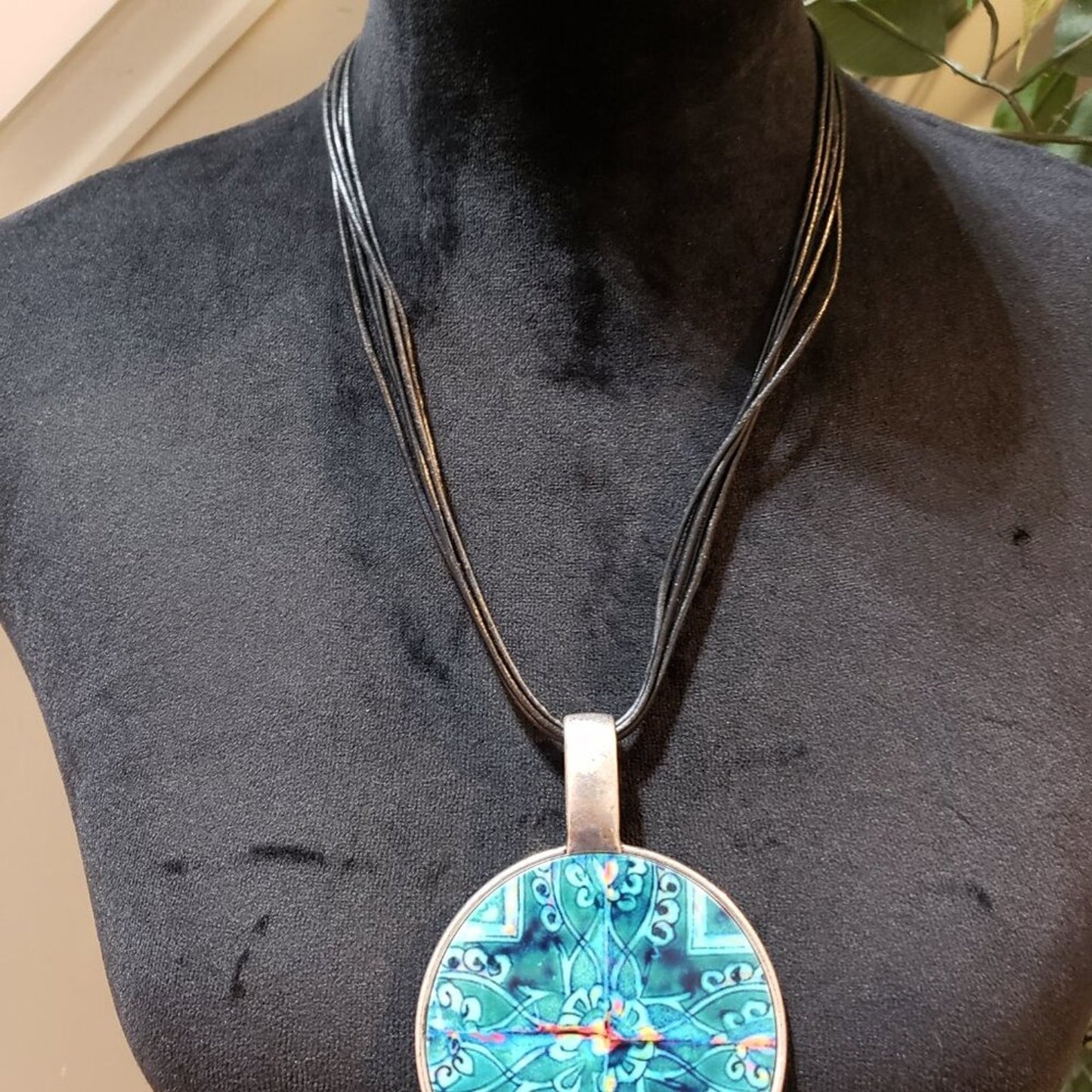 Womens Fashion Silver Blue Pendant Silver and Turquoise Leather Necklace Jewelry