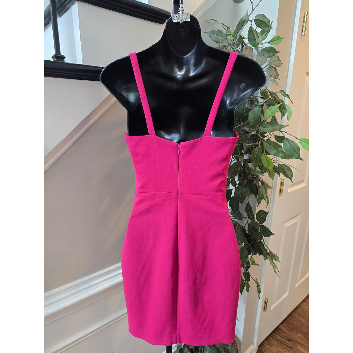 Likely Bodycon Mini Dress Women's Size 0 Pink Wide Shoulder Straps Notch Neck