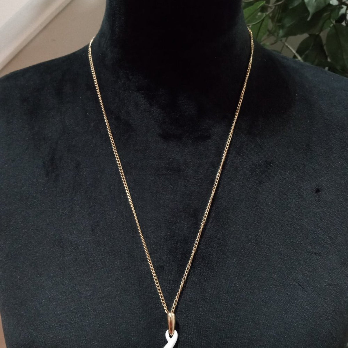 Women Modern Fashion Big Pendant Gold Tone Long Teardrop Necklace w/ Round Clasp