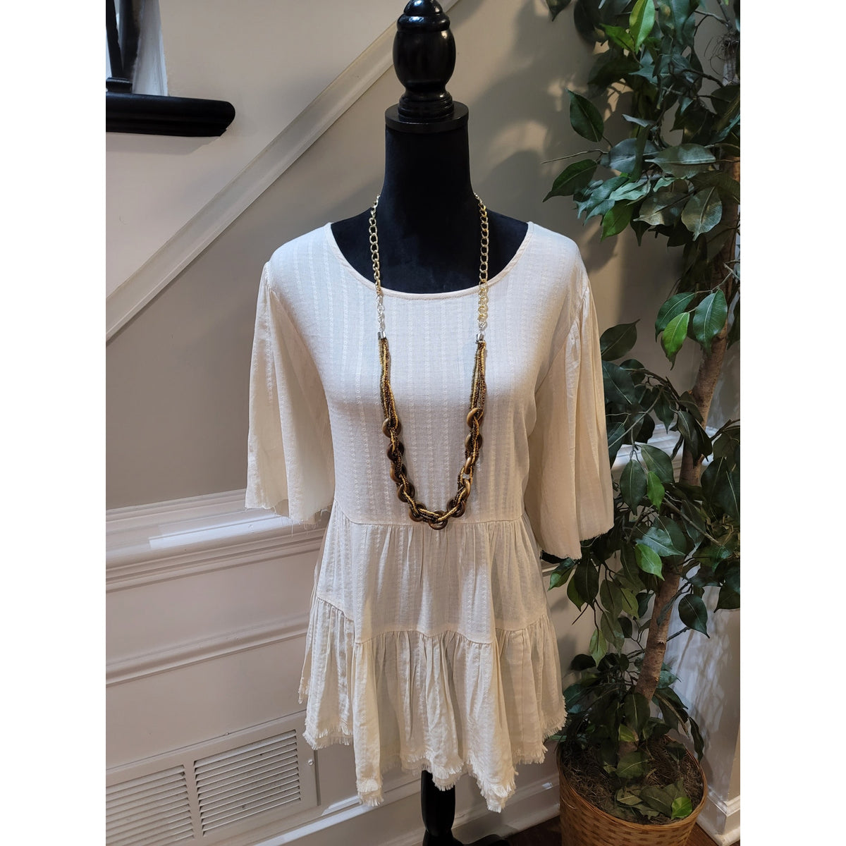 Cato Blouse Top Women SZ 22/24W Off-White Tiered Raw Edge Keyhole Flutter Sleeve