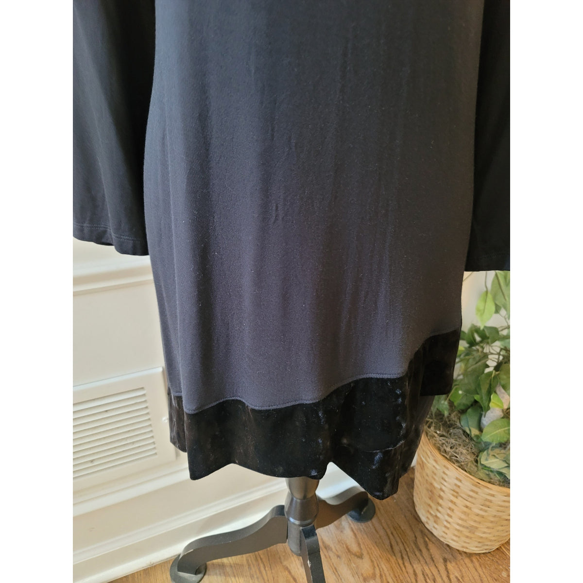 Cha Cha Vente Blouse XL Black Stretch Scoop Neck Tie Back Long Sleeve Pullover