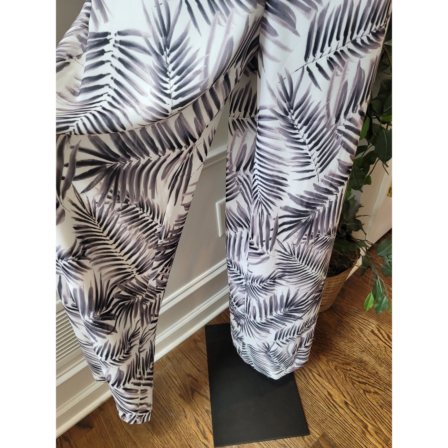 Sam Edelman One Shoulder Romper Women Size 4 White Black Leaf Print Elegant