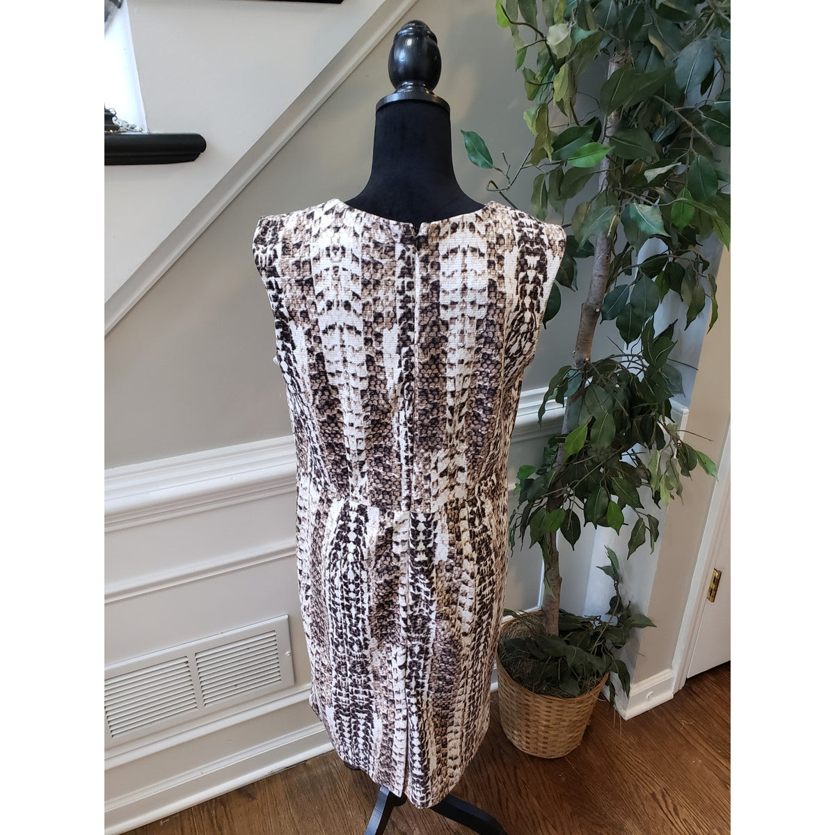 Dana Buchman Sheath Dress Women Size 10 Brown Beige Snakeskin Stretch Career