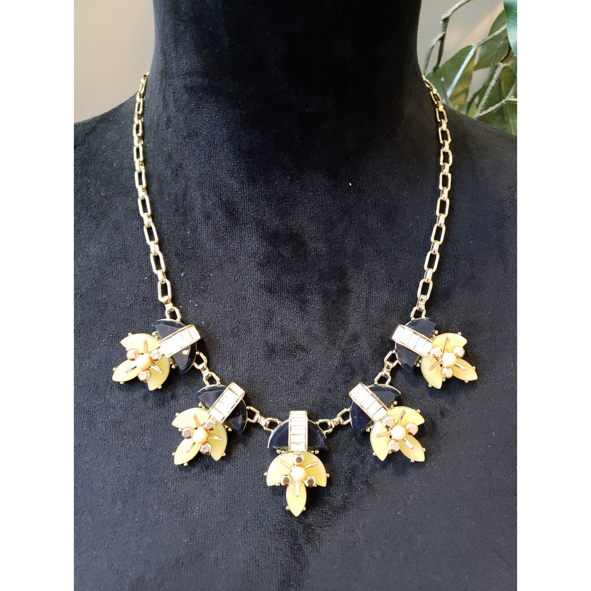 Women's Gold Tone Floral Statement Necklace Black Yellow Beaded Chain T Lock