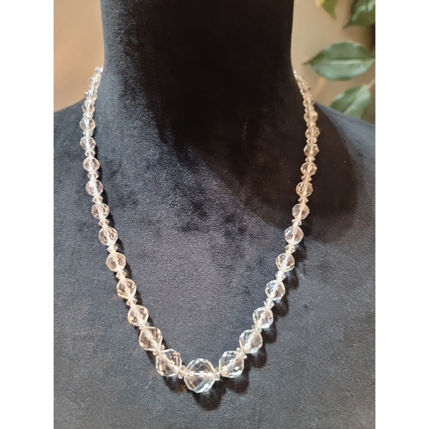 Women's Clear Faceted Bead Necklace With Box Clasp Lock Elegant Vintage Jewelry