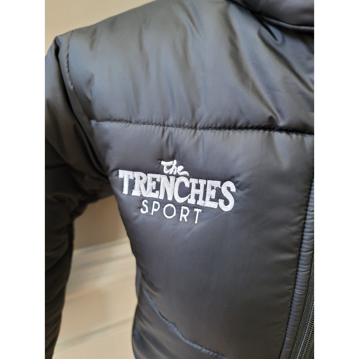 The Trenches Cropped Puffer Jacket Women's Medium Black Front Zipper Long Sleeve