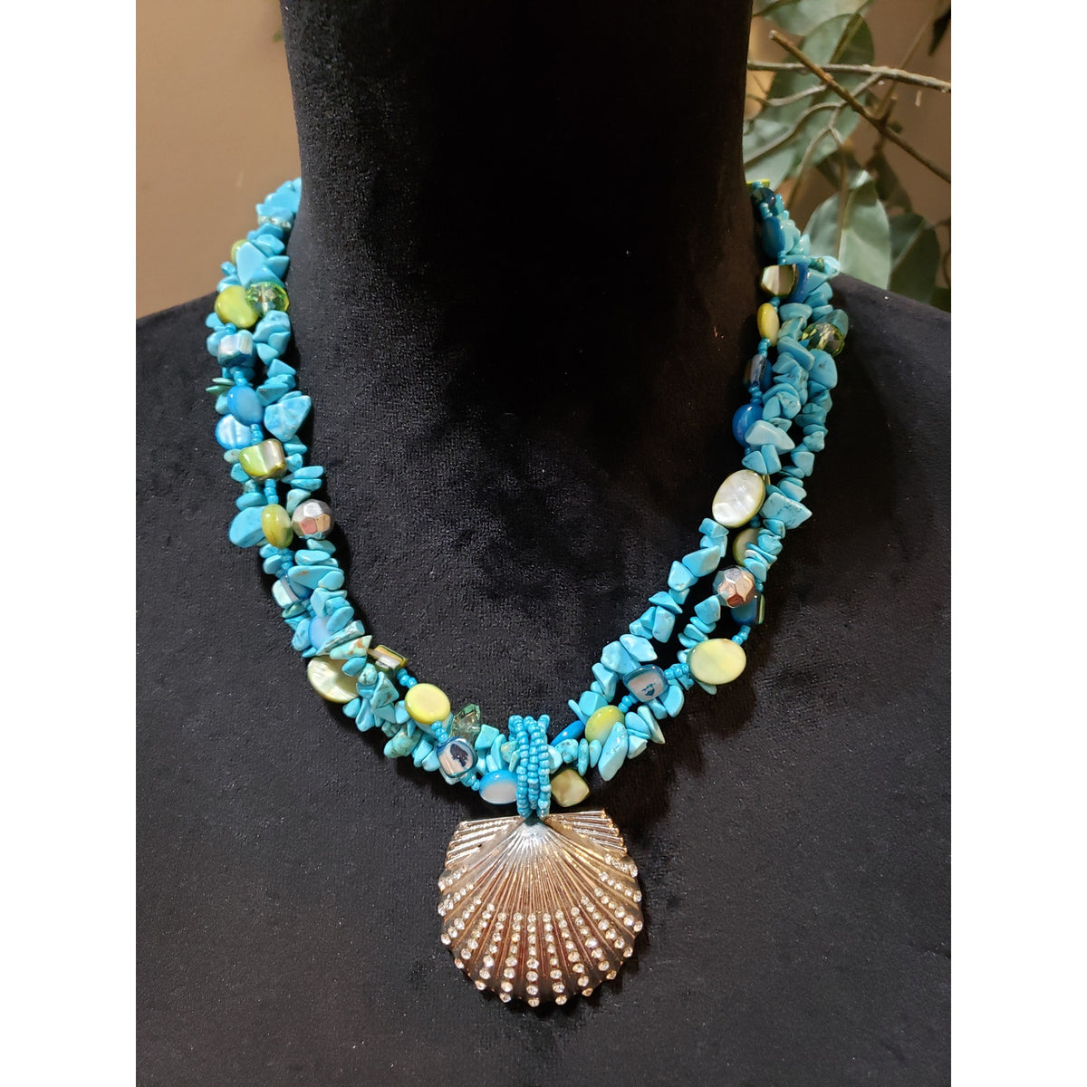 Womens 3 Strand Chunky Turquoise Fluorite Beads Metal Shell Pendant Necklace