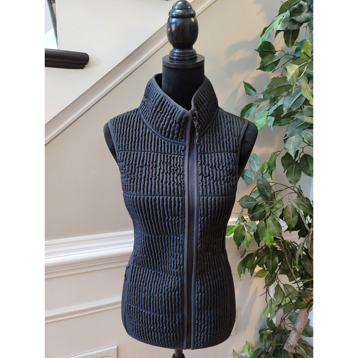 C9 Champion Puffer Vest Womens Small Black Quilted Front Zipper Sleeveless Lined