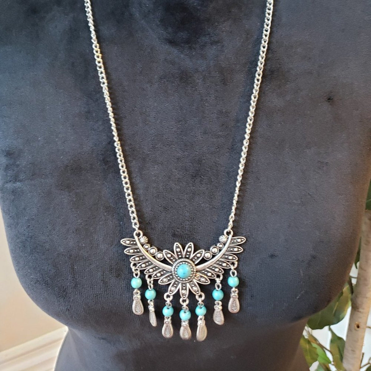 Womens Fashion Silver Vintage Geometric Pendant Collar Necklace w/ Lobster Clasp