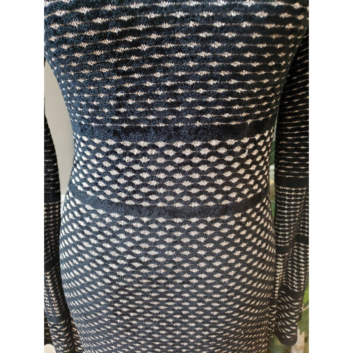 White House Black Market Shift Dress Women's Medium Black Round Neck Long Sleeve