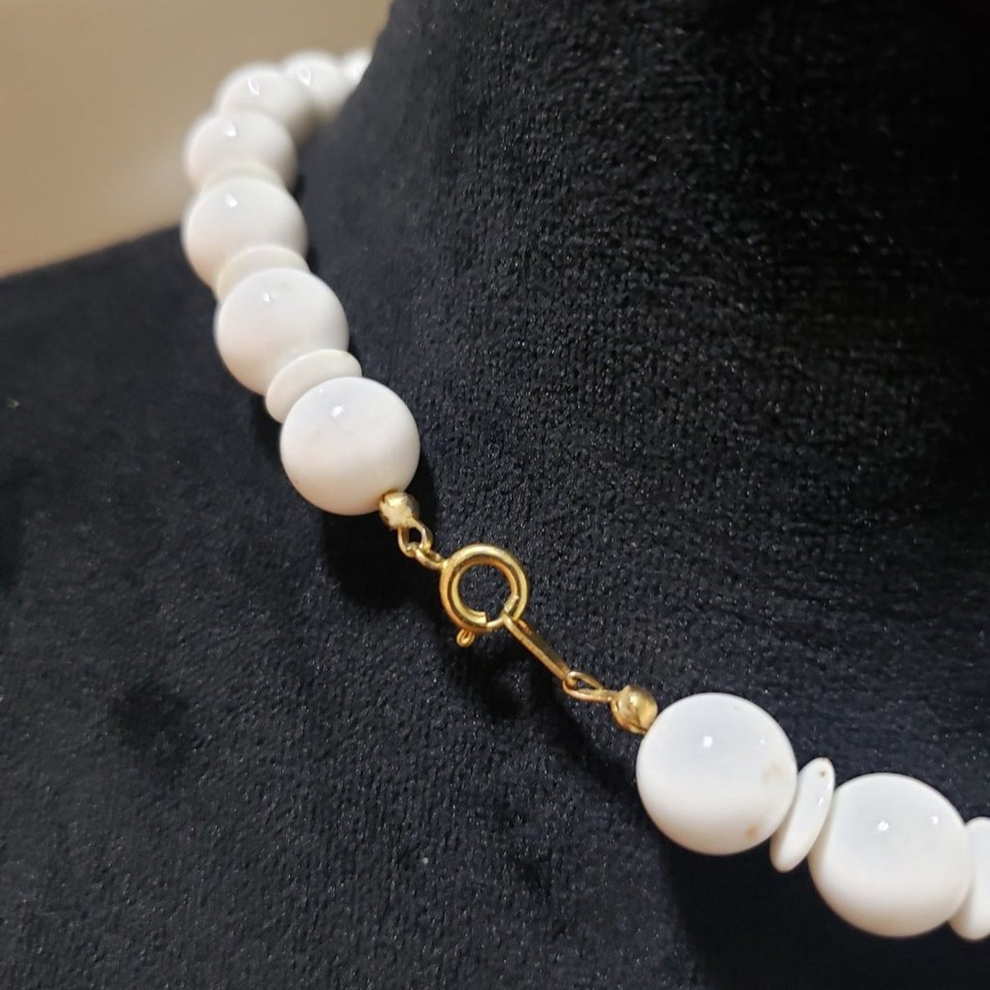 Women Fashion White Flat Disk Round Blue Stone Beaded Choker Necklace w/ Lobster