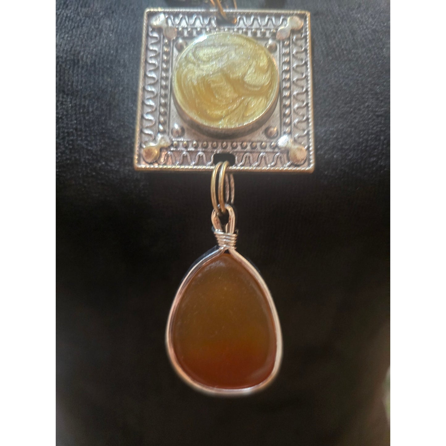 Women's Gold Tone Choker Necklace With Round Pendant Lobster Claw Clasp