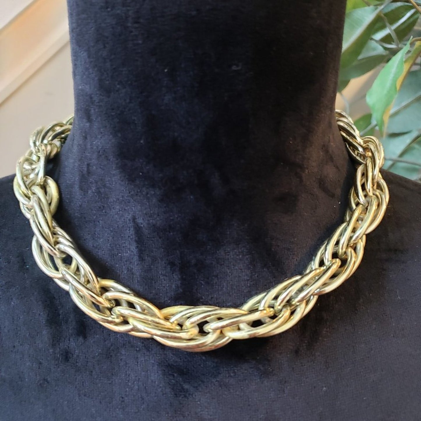 Womens Fashion Gold Tone Double Spiral Chain Collar Necklace with Pearl Clasp