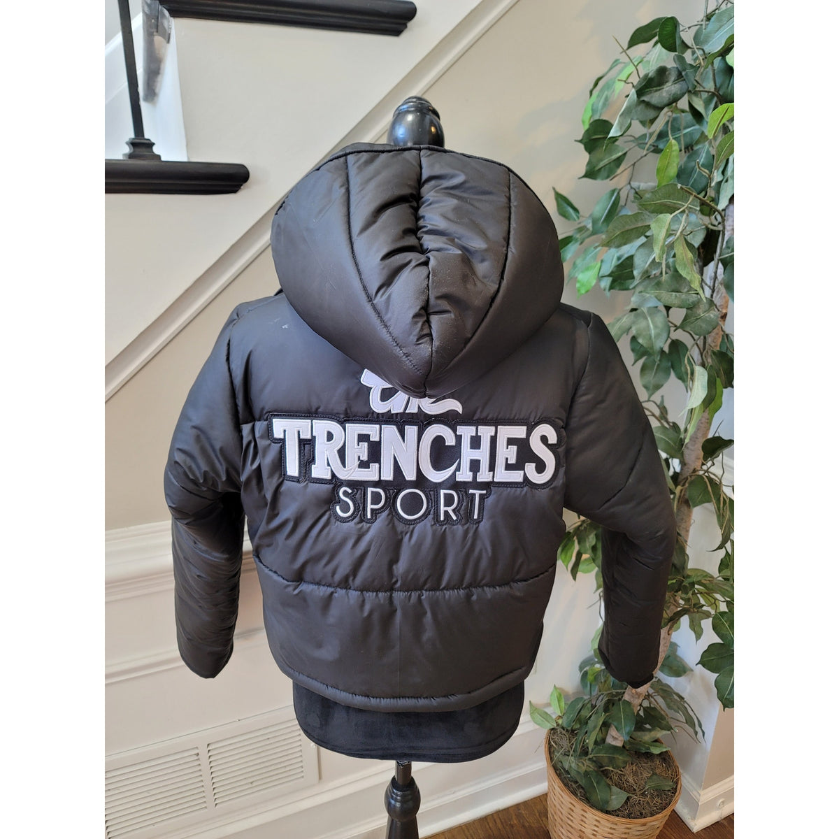 The Trenches Cropped Puffer Jacket Women's Medium Black Front Zipper Long Sleeve