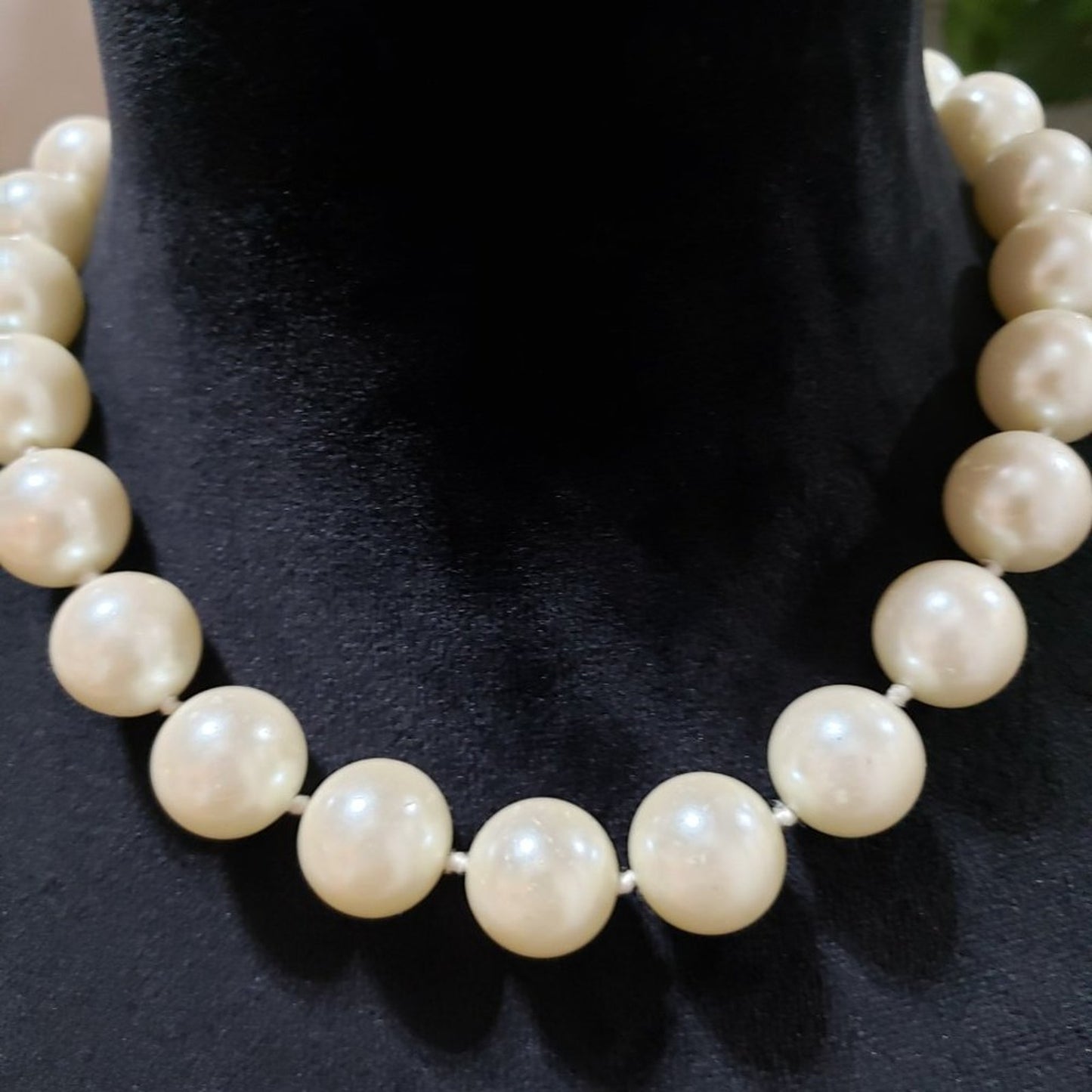 Womens Fashion Faux Pearl Beaded Statement Choker Necklace with Lobster Clasp