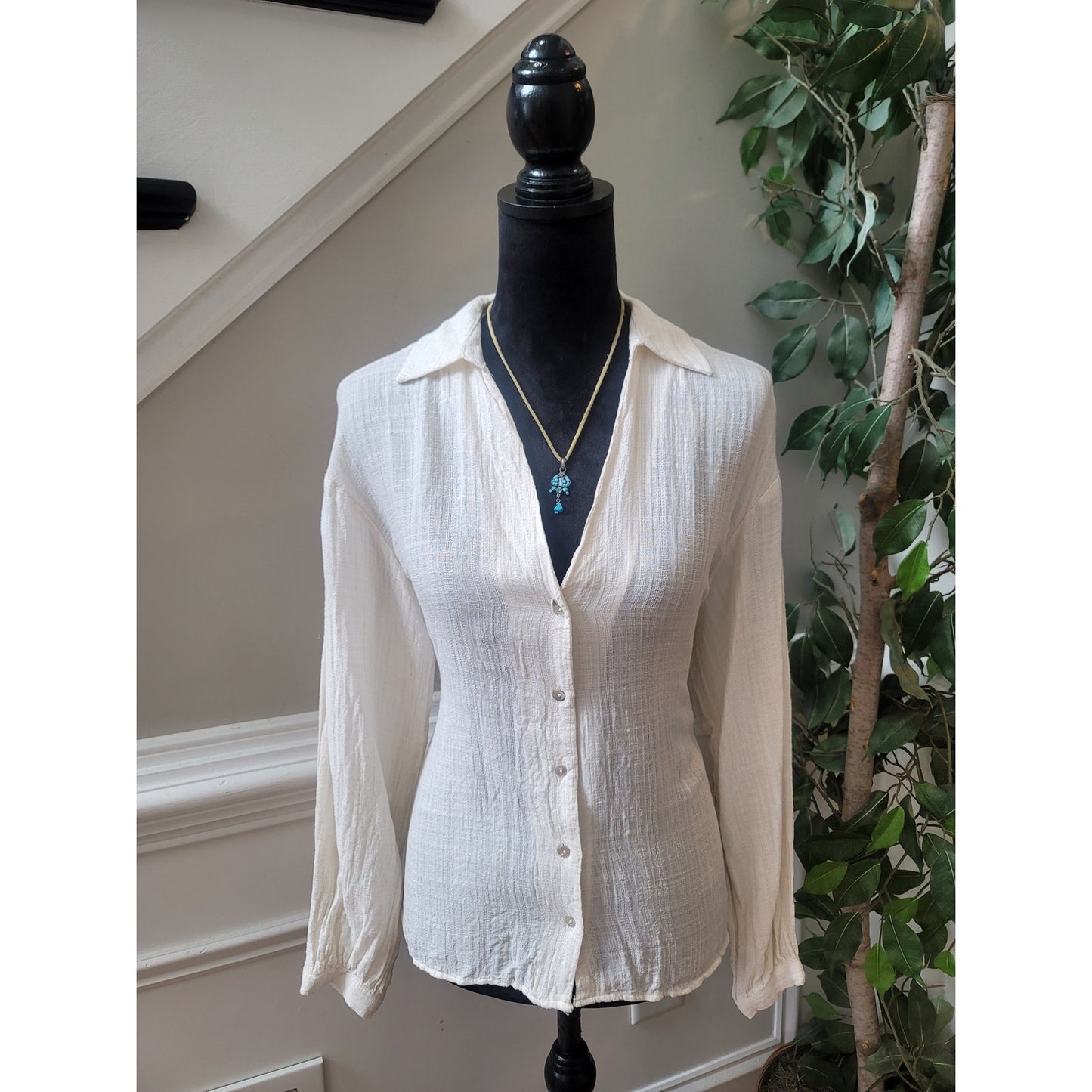 ZARA Blouse Women’s XS White Button Down Long Sleeve Semi-Sheer Textured