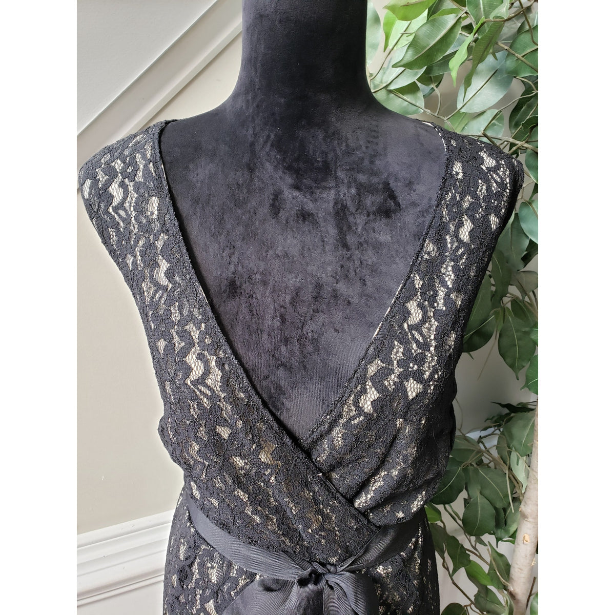 Lane Bryant Shift Dress Women's Size 22 Black Lace Lined Tie Waist Wrap V Neck