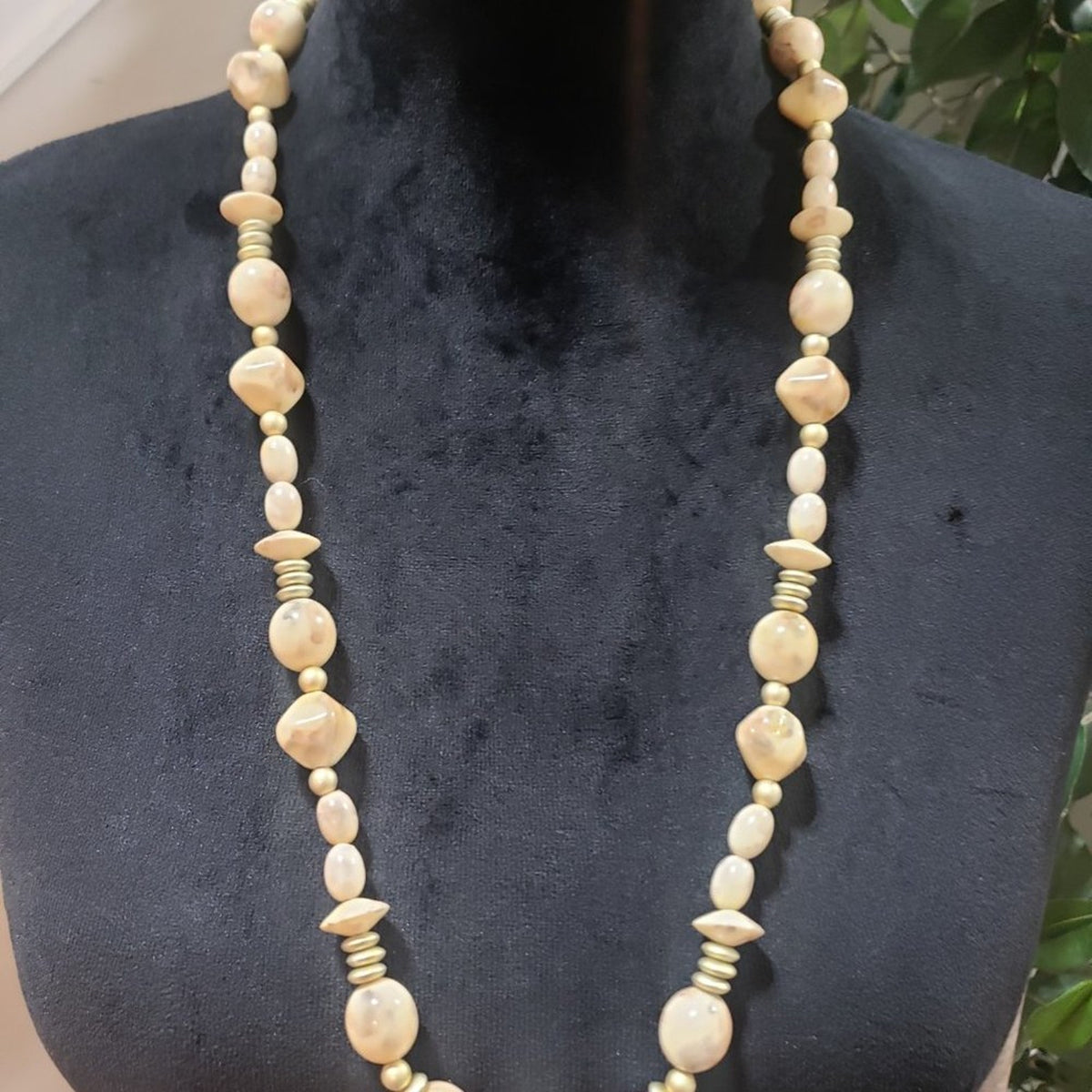 Womens Fashion Beige Chunky Round Beaded Necklace Jewellery w/ Lobster Clasp