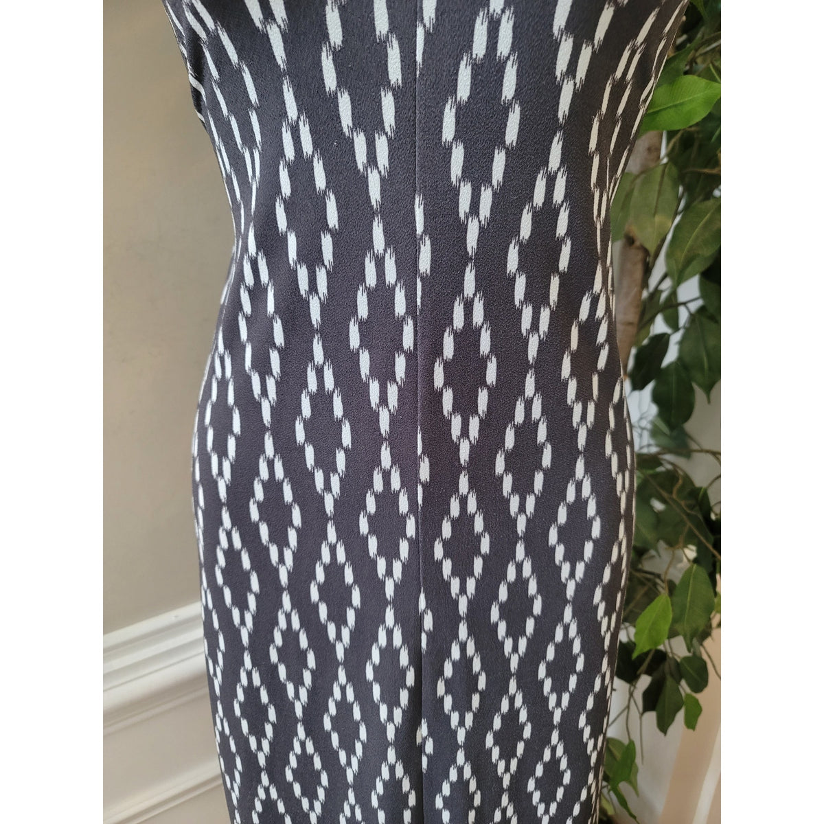 Banana Republic Midi Tank Dress Womens Small Black White Geometric V-Neck Casual