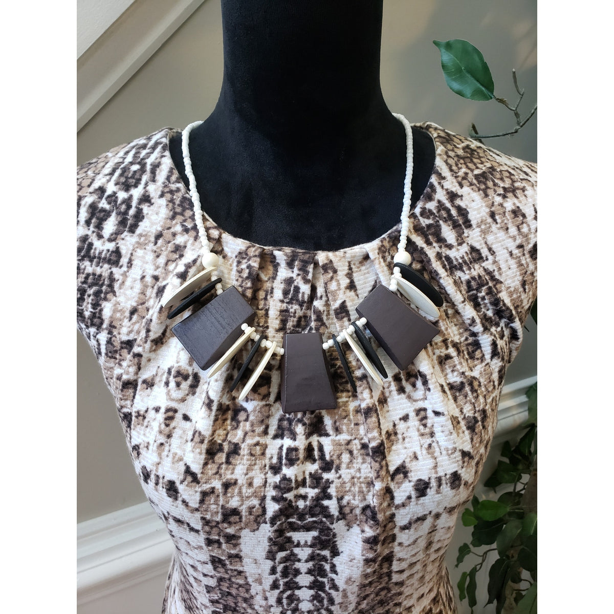 Dana Buchman Sheath Dress Women Size 10 Brown Beige Snakeskin Stretch Career