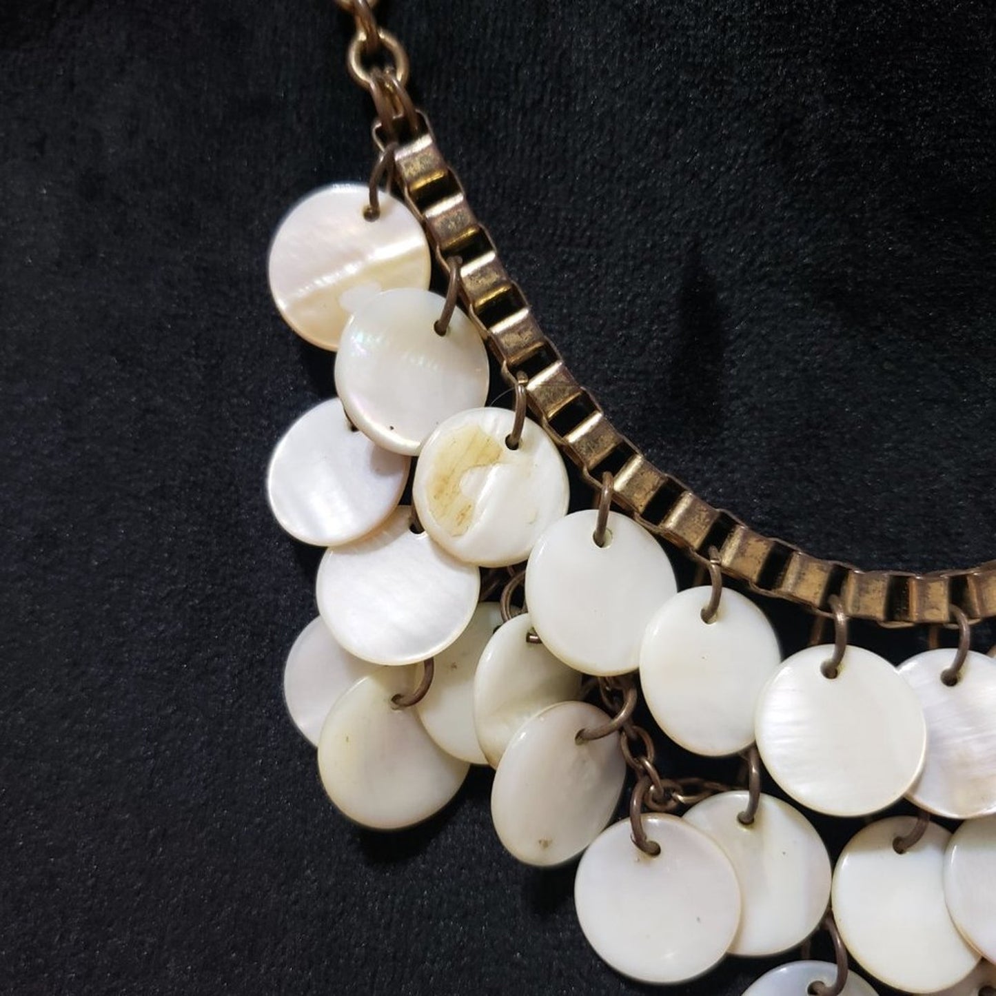 Womens Fashion Mother of Pearl Round Shell Gold Tone Bib Necklace Lobster Clasp