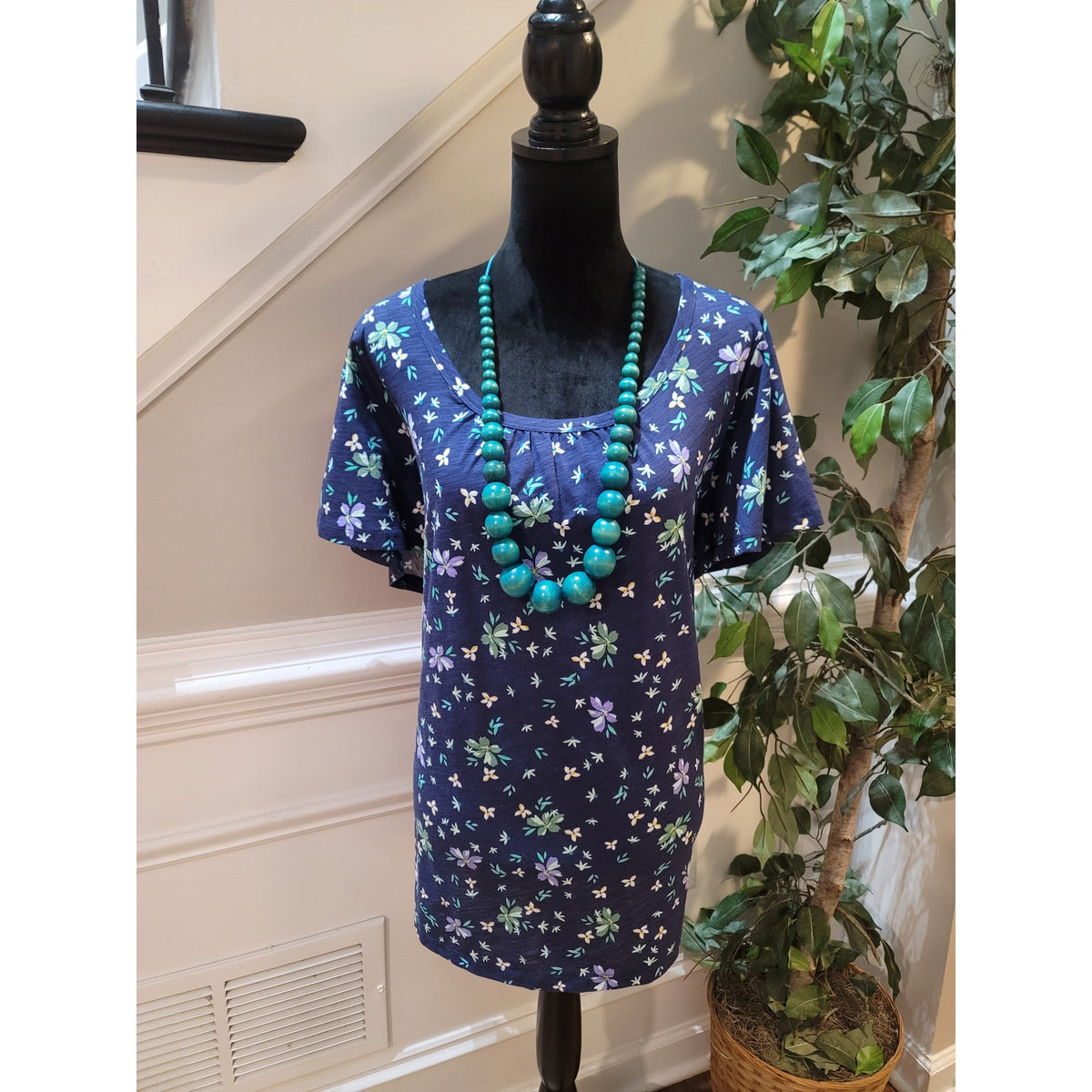 St. John's Bay Blouse Top Women 1X Navy Floral Pleated Scoop Neck Flutter Sleeve