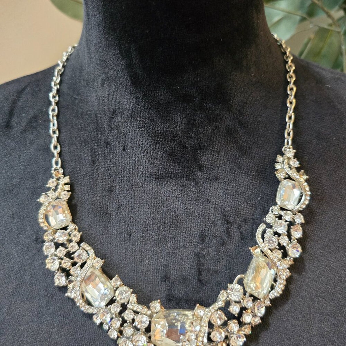 Women Clear Crystal Stone & Beaded Silver Tone Chain Necklace with Lobster Clasp