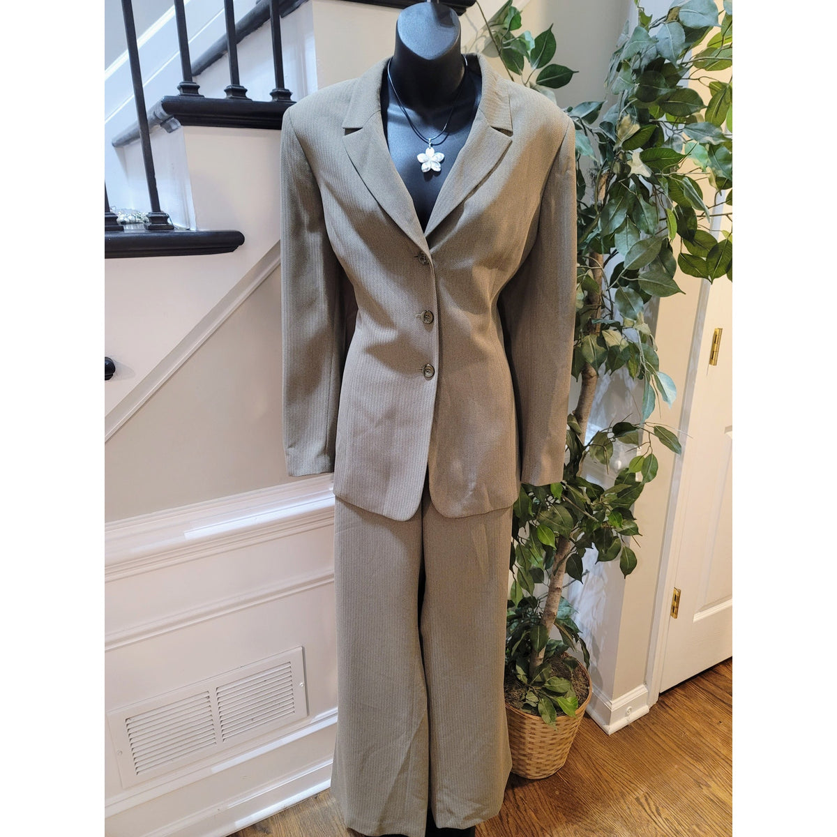 Le Suit Pants Suit Women's SZ 14 Tan 3-Button Tailored Blazer Long Sleeve Lined