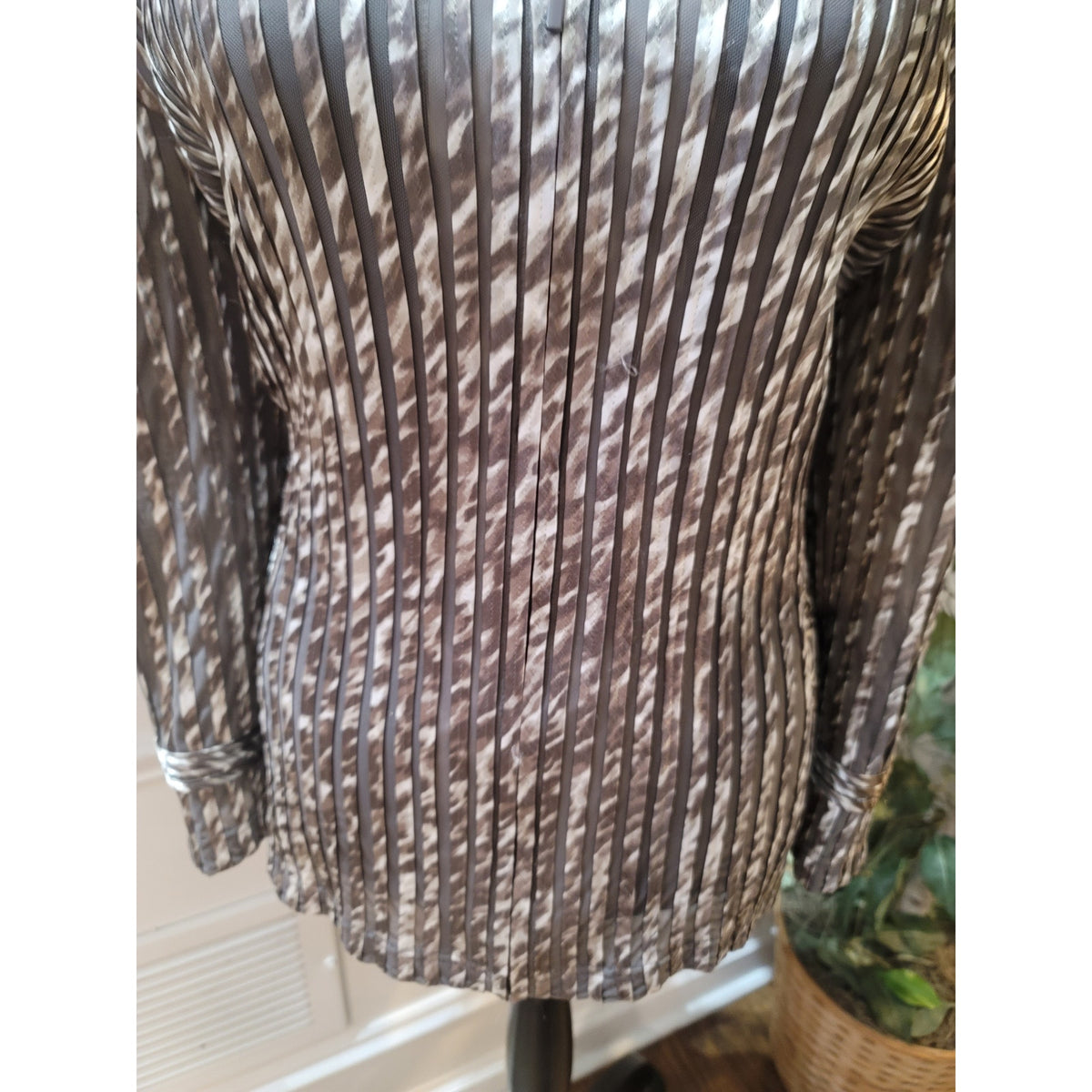Chico's Jacket Womens SZ 3 Silver/Brown Striped Pleated Front Zipper long Sleeve